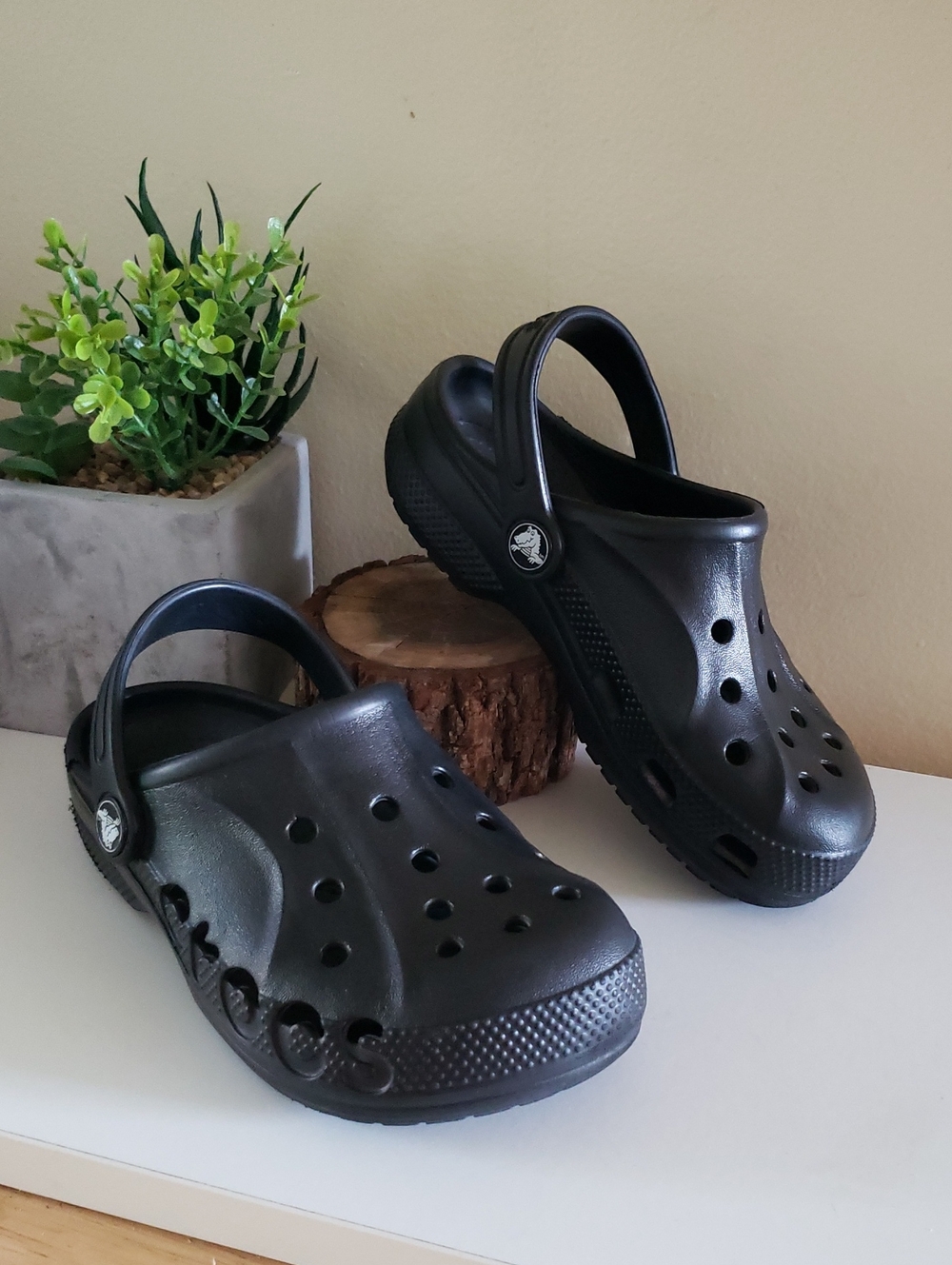 CROCS BAYA Clogs - Kids C12 ( EUC)